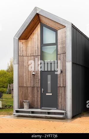 Petite maison de 39 mètres carrés dans le village néerlandais de Nijkerk. Banque D'Images