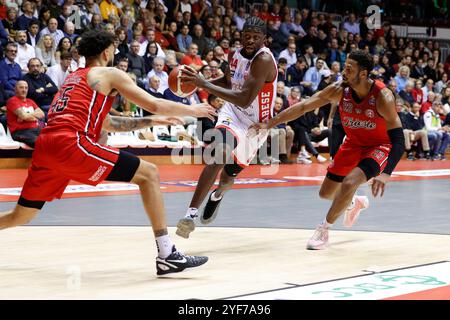 Trieste, Italie. 03 Nov, 2024. Gabe Brown d'Openjobmetis Varese en action pendant le match Pallacanestro Trieste - Openjobmetis Varese match de la saison régulière Lega basket Serie A 2024/2025 - Round 6 à Trieste (Italie), 3 novembre 2024 (photo Gilardi/Ciamillo/LaPresse) crédit : LaPresse/Alamy Live News Banque D'Images