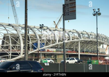 Inglewood, Californie, États-Unis - 03-20-19 : une vue d'ensemble de l'état d'avancement actuel de la construction du stade de Los Angeles, qui abrite les Rams et Chargers. Banque D'Images