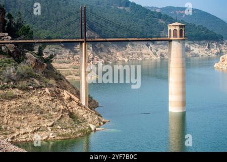 Barrage Francisco Abellan situé sur la rivière Fardes, Grenade, Espagne Banque D'Images