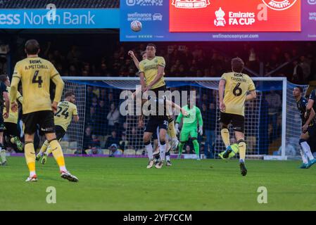 Southend Utd contre Charlton Athletic lors du premier tour de l'Emirates FA Cup au Roots Hall, Southend on Sea, Essex, Royaume-Uni. Joueurs en compétition Banque D'Images