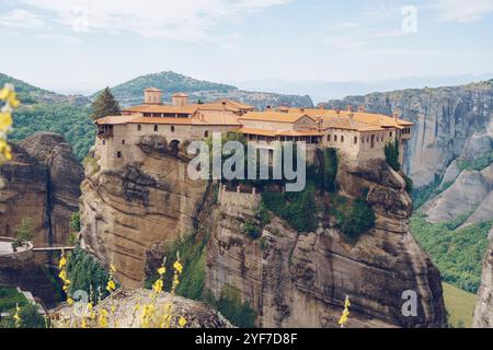 Météores, Grèce. Site du patrimoine mondial construit au sommet de falaises de grès Banque D'Images