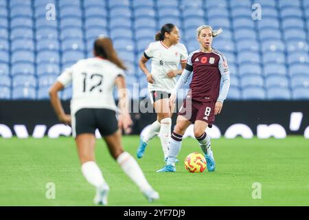 Birmingham, Royaume-Uni. 03 Nov, 2024. #8, Jordan Nobbs d'Aston Villa sur le ballon lors du match de Super League féminin entre Aston Villa Women et Liverpool Women à Villa Park, Birmingham, Angleterre le 3 novembre 2024. Photo de Stuart Leggett. Utilisation éditoriale uniquement, licence requise pour une utilisation commerciale. Aucune utilisation dans les Paris, les jeux ou les publications d'un club/ligue/joueur. Crédit : UK Sports pics Ltd/Alamy Live News Banque D'Images