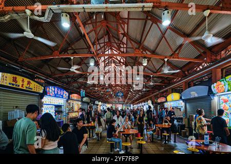 Singapour - 18 janvier 2025 : le Maxwell Food Centre à Chinatown Banque D'Images