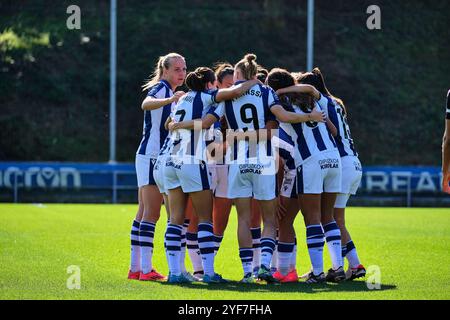 Zubieta, Espagne. 3 novembre 2024. Real Sociedad joueuse féminine célébrant le premier but contre Madrid CFF de Liga F au stade Zubieta Z1. Crédit : Rubén Gil/Alamy Live News. Banque D'Images