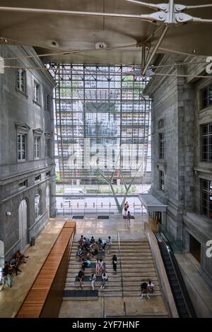 Singapour - 16 août 2024 : vue intérieure de la National Gallery. La plus grande collection publique au monde d'art de Singapour et d'Asie du Sud-est Banque D'Images