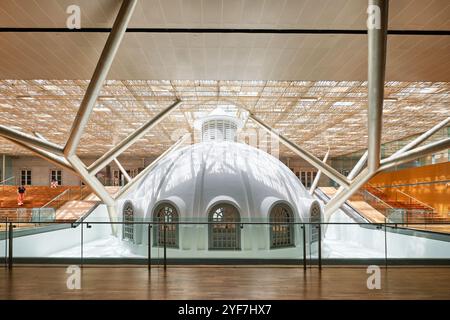Singapour - 16 août 2024 : vue intérieure de la National Gallery. La plus grande collection publique au monde d'art de Singapour et d'Asie du Sud-est Banque D'Images