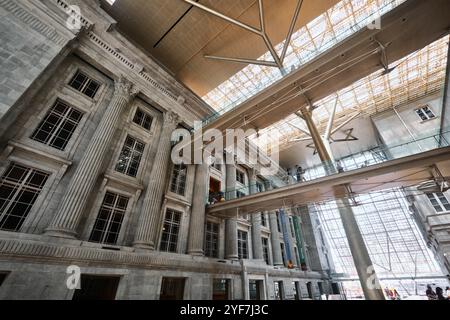 Singapour - 16 août 2024 : vue intérieure de la National Gallery. La plus grande collection publique au monde d'art de Singapour et d'Asie du Sud-est Banque D'Images