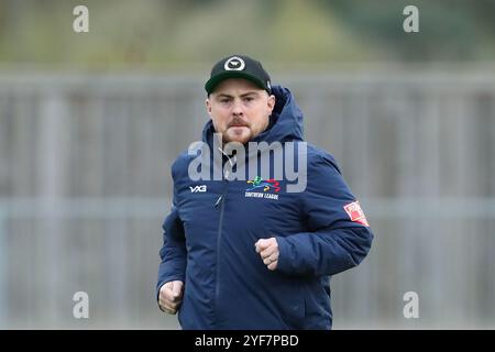 Gloucester, Royaume-Uni, 2 novembre 2024. Dan Brownlie, entraîneur de Basingstoke lors du match de la Southern League premier Division South entre Gloucester City an Banque D'Images