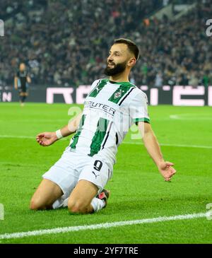 Borussia Monchengladbach, Deutschland. 03 Nov, 2024. Jubilation Franck HONORAT (MG/ No. 9) après son objectif de faire 3-0, football 1. Bundesliga, 9. Matchday, Borussia Monchengladbach (MG) - SV Werder Brême (HB) 4:1, le 03.11.2024 à Borussia Monchengladbach/ Germany. #La réglementation DFL interdit toute utilisation de photographies comme séquences d'images et/ou quasi-vidéo # crédit : dpa/Alamy Live News Banque D'Images