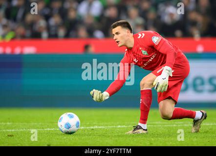 Borussia Monchengladbach, Deutschland. 03 Nov, 2024. Gardien de but Michael ZETTERER (HB) action, lancer, football 1. Bundesliga, 9. Matchday, Borussia Monchengladbach (MG) - SV Werder Brême (HB) 4:1, le 03.11.2024 à Borussia Monchengladbach/ Germany. #La réglementation DFL interdit toute utilisation de photographies comme séquences d'images et/ou quasi-vidéo # crédit : dpa/Alamy Live News Banque D'Images