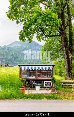 Kiosque Honesty bos en libre-service à Lungern, Suisse Banque D'Images