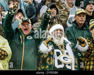 Green Bay, États-Unis. 03 Nov, 2024. Les Packers de Green Bay acclament lors du match de la NFL entre les Lions de Détroit et les Packers de Green Bay au lambeau Field de Green Bay, Wisconsin, le dimanche 3 novembre 2024. Photo de Tannen Maury/UPI crédit : UPI/Alamy Live News Banque D'Images