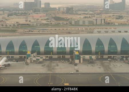 DUBAÏ, Émirats arabes Unis - 17 JANVIER 2017 : vue aérienne de l'aéroport international de Dubaï. Banque D'Images