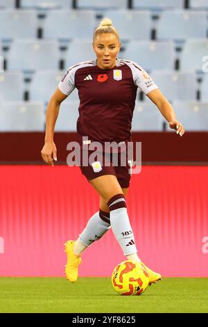 Birmingham, Royaume-Uni. 3 novembre 2024. Adriana Leon d'Aston Villa court avec le ballon lors du match de Super League féminine de la FA à Villa Park, Birmingham. Le crédit photo devrait se lire : Annabel Lee-Ellis/Sportimage crédit : Sportimage Ltd/Alamy Live News Banque D'Images