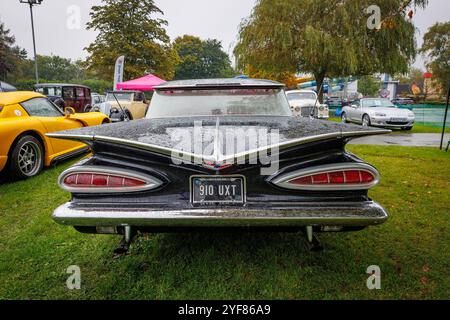 Une Impala noire de Chevrolet exposée à un salon de voitures anciennes à Warrington Banque D'Images