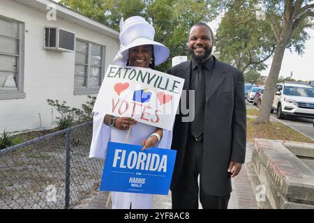 Eatonville, comté d'Orange, Floride, États-Unis. 3 novembre 2024. Après leur sermon du dimanche à l'église baptiste missionnaire de Macédoine, la congrégation a tenu une Souls symbolique aux sondages marcher sur Kennedy Blvd. À l'hôtel de ville d'Eatonville, lieu désigné pour le vote anticipé. Eatonville est l'une des premières municipalités entièrement noires autonomes des États-Unis incorporée en 1887. Crédit : Julian Leek/Alamy Live News Banque D'Images