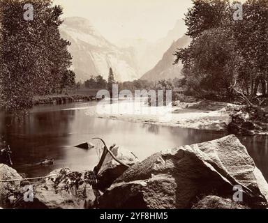 Les dômes, Yosemite photographiés par Carleton Watkins en 1872. Il a été un pionnier de la photographie de paysage grand format utilisant un énorme appareil photo qui utilisait des négatifs en verre 18x22 pouces. Son loaction préféré était Yosemite Vallley à Califonia et ses photos de la vallée ont été un facteur important dans la décision du gouvernement américain de la préserver en tant que parc national. Banque D'Images