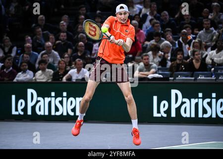 Paris, France, France. 2 novembre 2024. Le Français Ugo HUMBERT lors des six jours du tournoi de tennis Rolex Paris Masters 1000 à Accor Arena le 2 novembre 2024 à Paris. (Crédit image : © Matthieu Mirville/ZUMA Press Wire) USAGE ÉDITORIAL SEULEMENT! Non destiné à UN USAGE commercial ! Banque D'Images
