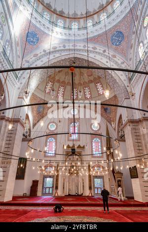 Intérieur impressionnant de la mosquée Bayezid II à Istanbul, Turquie Banque D'Images