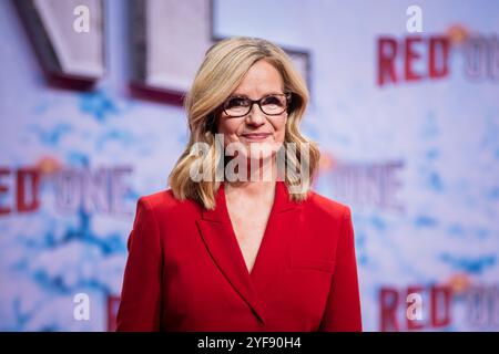 Berlin, Allemagne. 03 Nov, 2024. Bonnie Hunt, actrice, vient au cinéma UCI luxe pour la première mondiale du film 'Red One - Alarmstufe Weihnachten'. Crédit : Christoph Soeder/dpa/Alamy Live News Banque D'Images