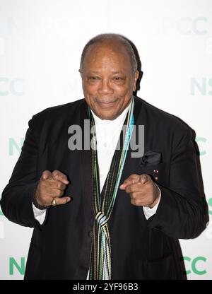 Photo du dossier datée du 01/10/14 de Quincy Jones arrive au Royal Albert Hall pour un événement spécial qui revient sur la carrière de Sir Michael Caine. Quincy Jones, le titan de la musique américaine qui a travaillé avec Michael Jackson, Frank Sinatra et d'innombrables autres artistes, est décédé à l'âge de 91 ans. Date d'émission : lundi 4 novembre 2024. Banque D'Images