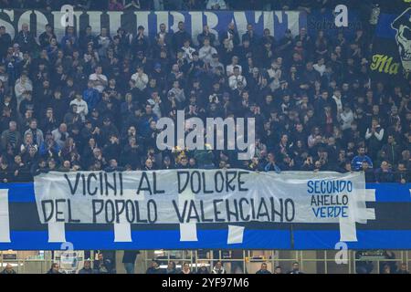 Milan, Italie. 03 Nov, 2024. Bannière supporters F.C. Internazionale pour les victimes de valence pendant Inter vs Venezia série A - Milan, Italie - 3 novembre 2024 crédit : Kines Milano/Alamy Live News crédit : Kines Milano/Alamy Live News Banque D'Images