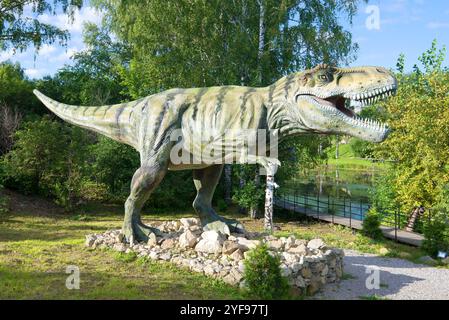 KIROV, RUSSIE - 30 AOÛT 2017 : Tyrannosaurus Rex dans 'Dinopark' Banque D'Images