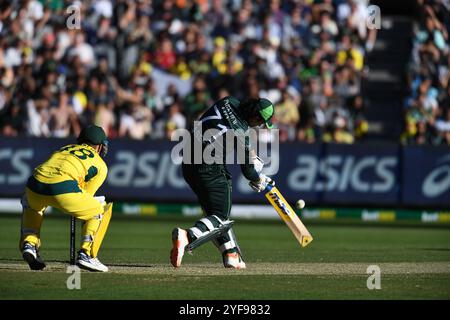 MELBOURNE AUSTRALIE. 4 novembre 2024. Sur la photo : le joueur de bowling pakistanais Naseem Shah, lors du premier jour du match de cricket Australie - Pakistan One Day International au Melbourne Cricket Ground, Melbourne, Australie, le 4 novembre 2024. Crédit : Karl Phillipson/Alamy Live News Banque D'Images