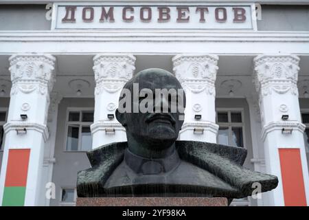 MDA , REPUBLIK MOLDAU / MOLDAWIEN : Das Rathaus mit einer Bueste von Lenin in Tiraspol im abgespaltenen Landesteil Transnistrien / Transdnestrien PMR , 20.10.2024 MDA , RÉPUBLIQUE DE MOLDOVA : L'hôtel de ville et une statue de Lénine à Tiraspol dans la partie séparée Transnistrie PMR , 20.10.2024 *** MDA , RÉPUBLIQUE DE MOLDOVA MOLDOVA L'hôtel de ville avec un buste de Lénine à Tiraspol dans la partie séparée Transnistrie Transdnestrie PMR , 20 10 2024 MDA , RÉPUBLIQUE DE MOLDOVA L'hôtel de ville et une statue de Lénine à Tiraspol dans la partie séparée Transnistrie PMR , 20 10 2024 Banque D'Images