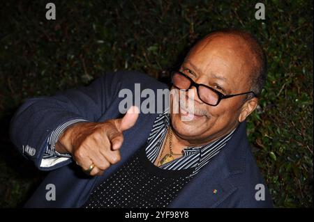 Los Angeles, États-Unis. 04th Nov, 2024. Photo - Quincy Jones assiste à la première mondiale de la vidéo My Valentine à la boutique Stella McCartney à Los Angeles, CA, USA, le 13 avril 2012. Quincy Jones, musicien et producteur qui a travaillé avec Michael Jackson, Frank Sinatra et beaucoup d'autres, meurt à l'âge de 91 ans. Photo de Lionel Hahn/ABACAPRESS. COM Credit : Abaca Press/Alamy Live News Banque D'Images