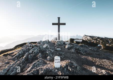 AM Gipfel des Salzburger Hochthron, dem Untersberg, zu Sonnenaufgang AM 21.10.2024. // au sommet du Salzburger Hochthron, l'Untersberg, au lever du soleil le 21 octobre 2024. - 20241021 PD20680 crédit : APA-PictureDesk/Alamy Live News Banque D'Images