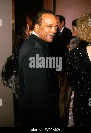 **FICHIER PHOTO** Quincy Jones est décédé. Quincy Jones 1988 . Crédit : Ralph Dominguez/MediaPunch crédit : MediaPunch Inc/Alamy Live News Banque D'Images