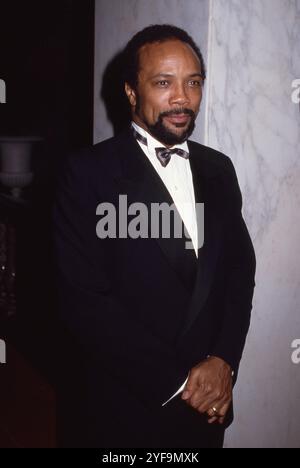 **FICHIER PHOTO** Quincy Jones est décédé. Quincy Jones 1984 crédit : Ralph Dominguez/MediaPunch crédit : MediaPunch Inc/Alamy Live News Banque D'Images