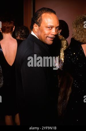 **FICHIER PHOTO** Quincy Jones est décédé. Quincy Jones 1988 . Crédit : Ralph Dominguez/MediaPunch crédit : MediaPunch Inc/Alamy Live News Banque D'Images