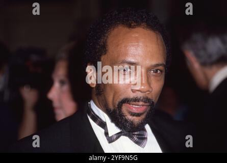 **FICHIER PHOTO** Quincy Jones est décédé. Quincy Jones 1984 crédit : Ralph Dominguez/MediaPunch crédit : MediaPunch Inc/Alamy Live News Banque D'Images