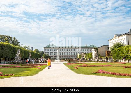 Mirabell Palace et jardins à Salzbourg, Autriche, une oasis de beauté naturelle et de splendo architecturale Banque D'Images