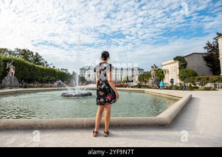 Mirabell Palace et jardins à Salzbourg, Autriche, une oasis de beauté naturelle et de splendo architecturale Banque D'Images