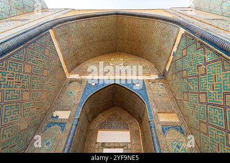 La mosquée Bibi-Khanym est l'un des monuments les plus importants de Samarcande, en Ouzbékistan. Construit pendant la période de la Renaissance Timuride 1399-1405. Banque D'Images