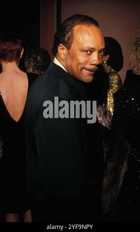 **FICHIER PHOTO** Quincy Jones est décédé. Quincy Jones 1988 crédit : Ralph Dominguez/MediaPunch crédit : MediaPunch Inc/Alamy Live News Banque D'Images