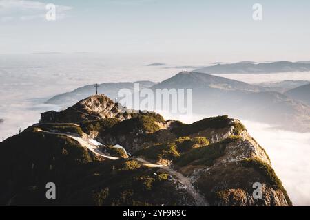 AM Gipfel des Salzburger Hochthron, dem Untersberg, zu Sonnenaufgang AM 21.10.2024. // au sommet du Salzburger Hochthron, l'Untersberg, au lever du soleil le 21 octobre 2024. - 20241021 PD20661 crédit : APA-PictureDesk/Alamy Live News Banque D'Images