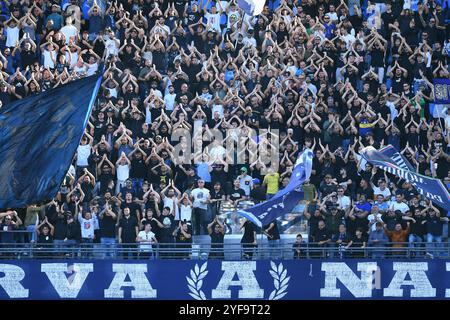 Naples, Latium. 03 Nov, 2024. Fans de Napoli lors du match de Serie A entre Napoli contre Atalanta au stade Maradona, Naples, Italie, le 3 novembre 2024. AllShotLive Credit : Sipa USA/Alamy Live News Banque D'Images