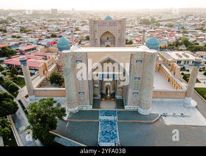 Samarkand, Ouzbékistan vue aérienne de la mosquée Bibi Khanym. Lieu de culte principal et dédié à l'épouse préférée de Timur. Traduction sur la mosquée : 's Banque D'Images