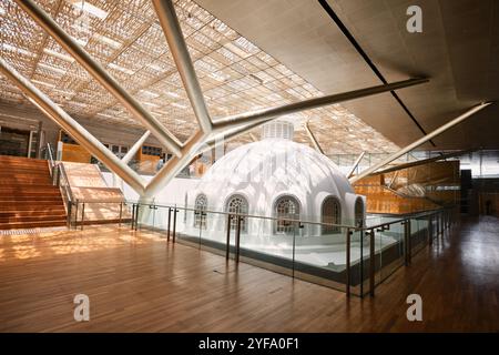 Singapour - 16 août 2024 : vue intérieure de la National Gallery. La plus grande collection publique au monde d'art de Singapour et d'Asie du Sud-est Banque D'Images