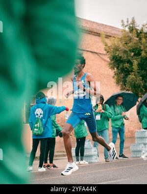 Yomif kejelcha bat le record du semi-marathon au Super Halfs, Valencia Half 2024 Banque D'Images