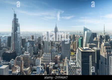 Vue aérienne du centre-ville de New York dans l'après-midi Banque D'Images