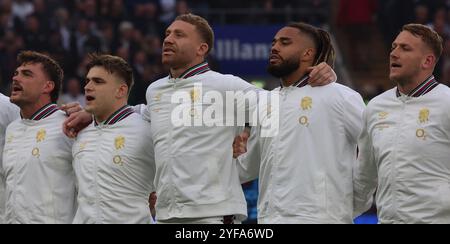 Londres, Royaume-Uni. 02 novembre 2024. George Furbank, anglais Theo Dan (Saracens), anglais Nick Isiekwe (Saracens), anglais Chandler Cunningham-South (Harlequins) et anglais Alex Dombrandt (Harlequins) chantant l'hymne national lors de la série Autumn Nations International Rugby entre l'Angleterre contre la Nouvelle-Zélande au stade Allianz, Twickenham, Londres le 02 novembre 2024 crédit : action Foto Sport/Alamy Live News Banque D'Images