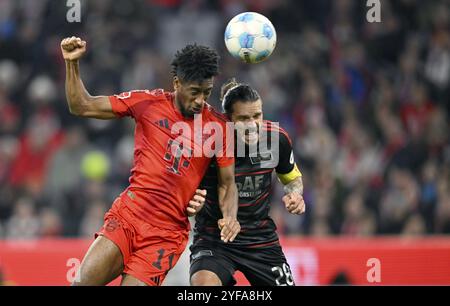 Header duel duel action Christopher Trimmel 1. FC Union Berlin FCU (28) contre Kingsley Coman FC Bayern Munich FCB (11) Allianz Arena, Munich, Bavari Banque D'Images