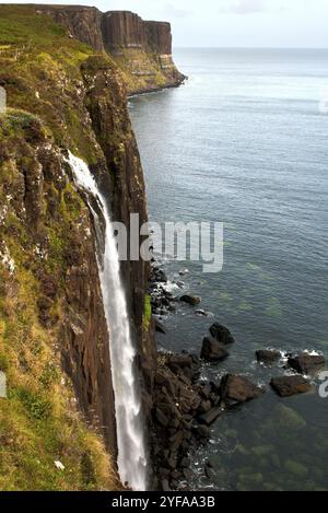 Mealt Kilt Rock et cascade de Trotternish domaine de l'île de Skye, Écosse, Royaume-Uni Banque D'Images