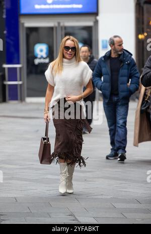 Londres, Angleterre, Royaume-Uni. 4 novembre 2024. Amanda Holden quitte Global Radio Studios pour présenter son émission Heart Breakfast Radio Credit : Richard Lincoln/Alamy Live News Banque D'Images